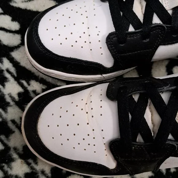 % Sz 7Y Nike Boys Air Jordan 1 Mid Shoes Sneakers / AJ4 - Picture 9 of 11